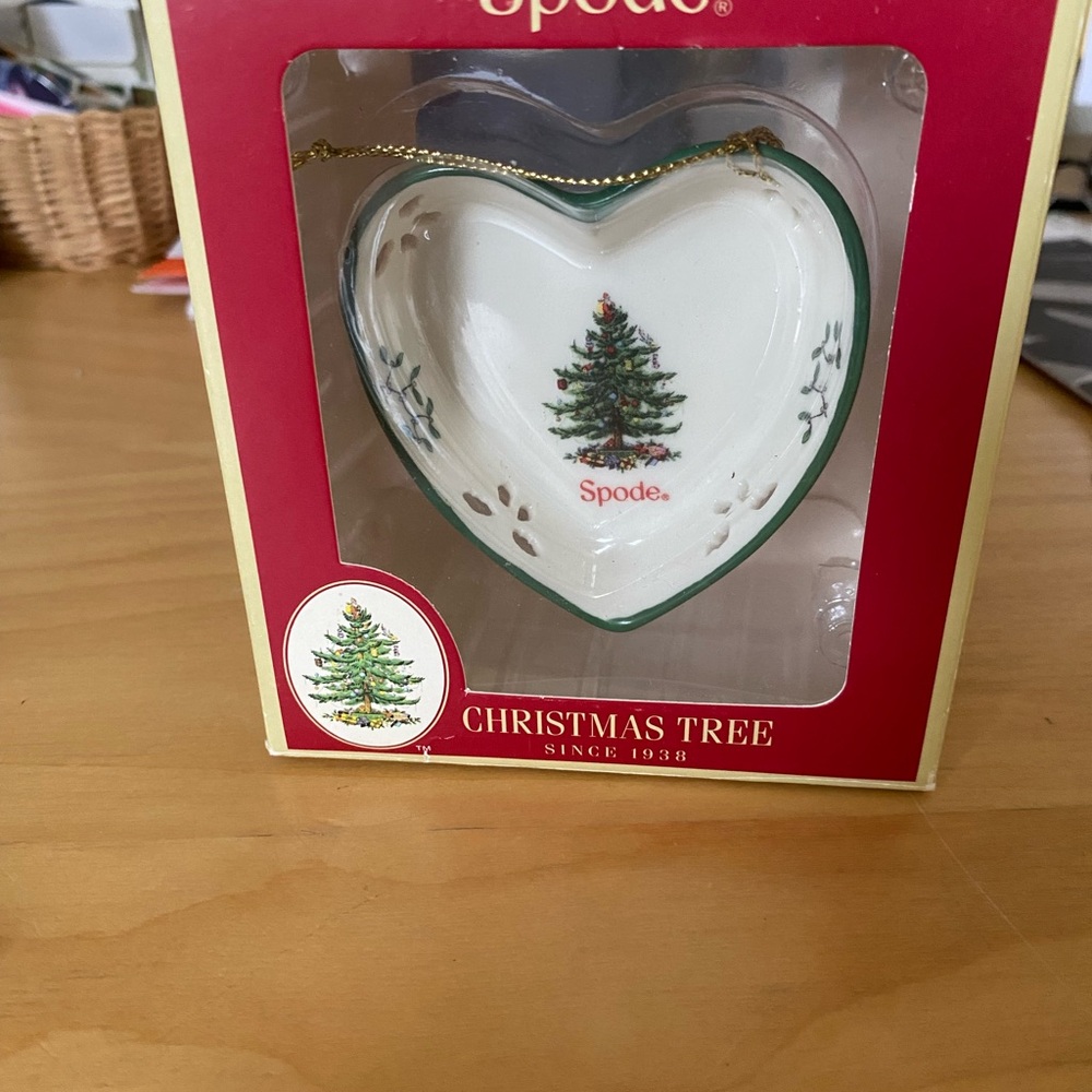 Spode Green and White Holiday Ornament - Picture 4 of 4